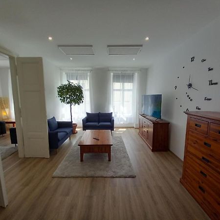 Korvin One Apartman Pápa Extérieur photo