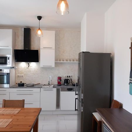Korvin One Apartman Pápa Extérieur photo