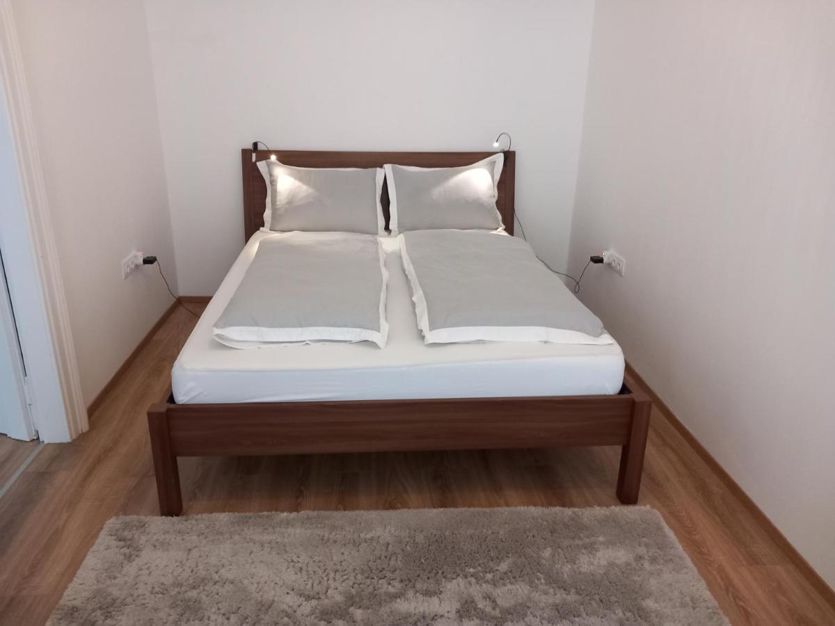 Korvin One Apartman Pápa Extérieur photo