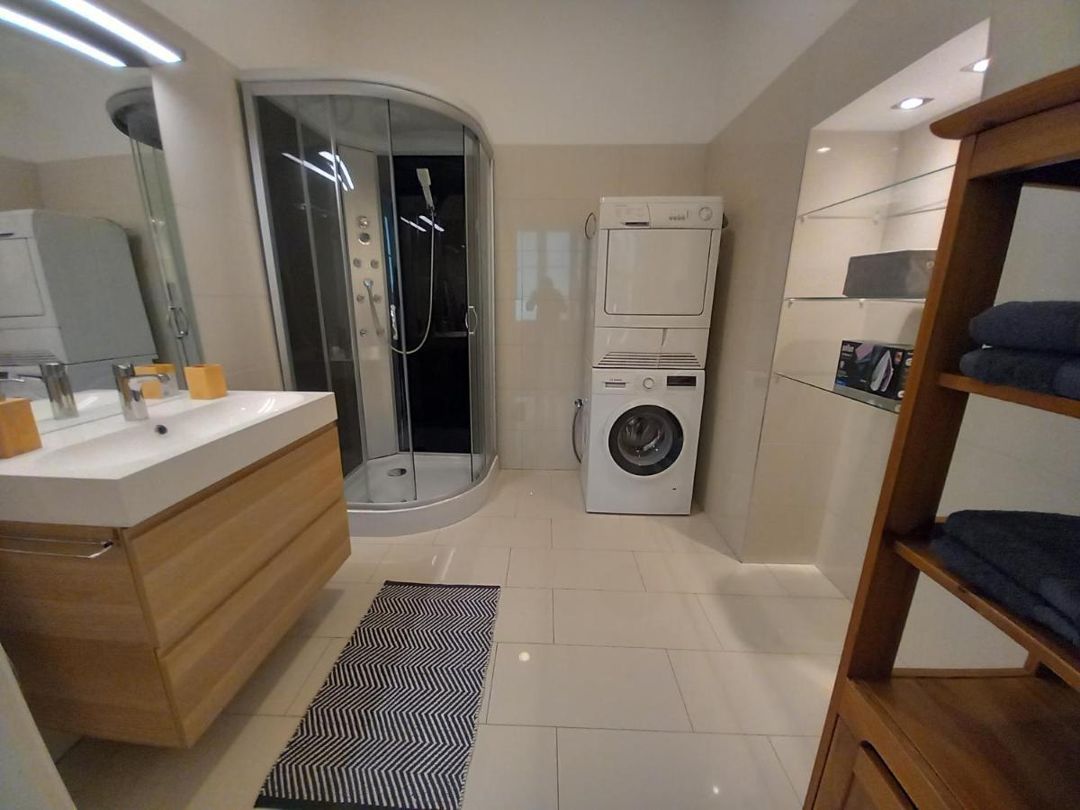 Korvin One Apartman Pápa Extérieur photo