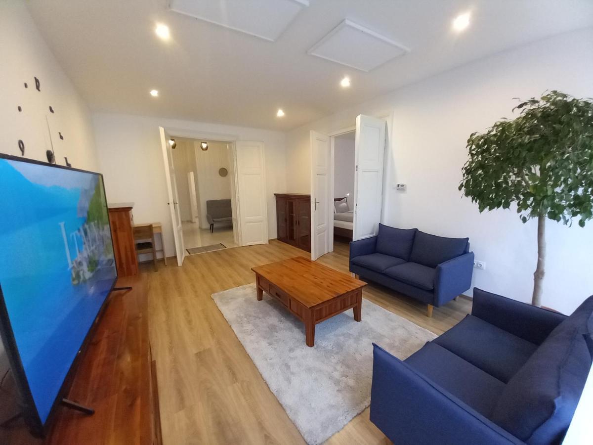 Korvin One Apartman Pápa Extérieur photo