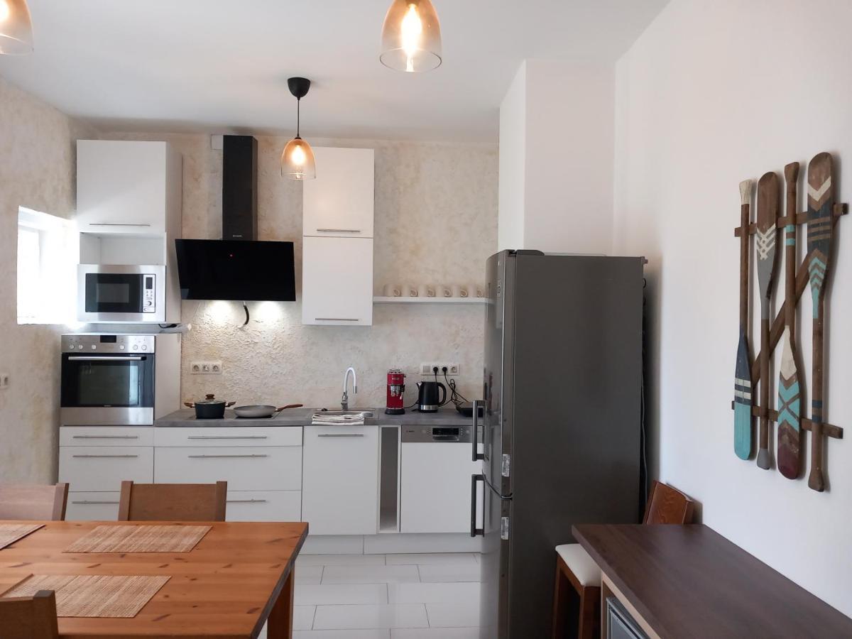Korvin One Apartman Pápa Extérieur photo
